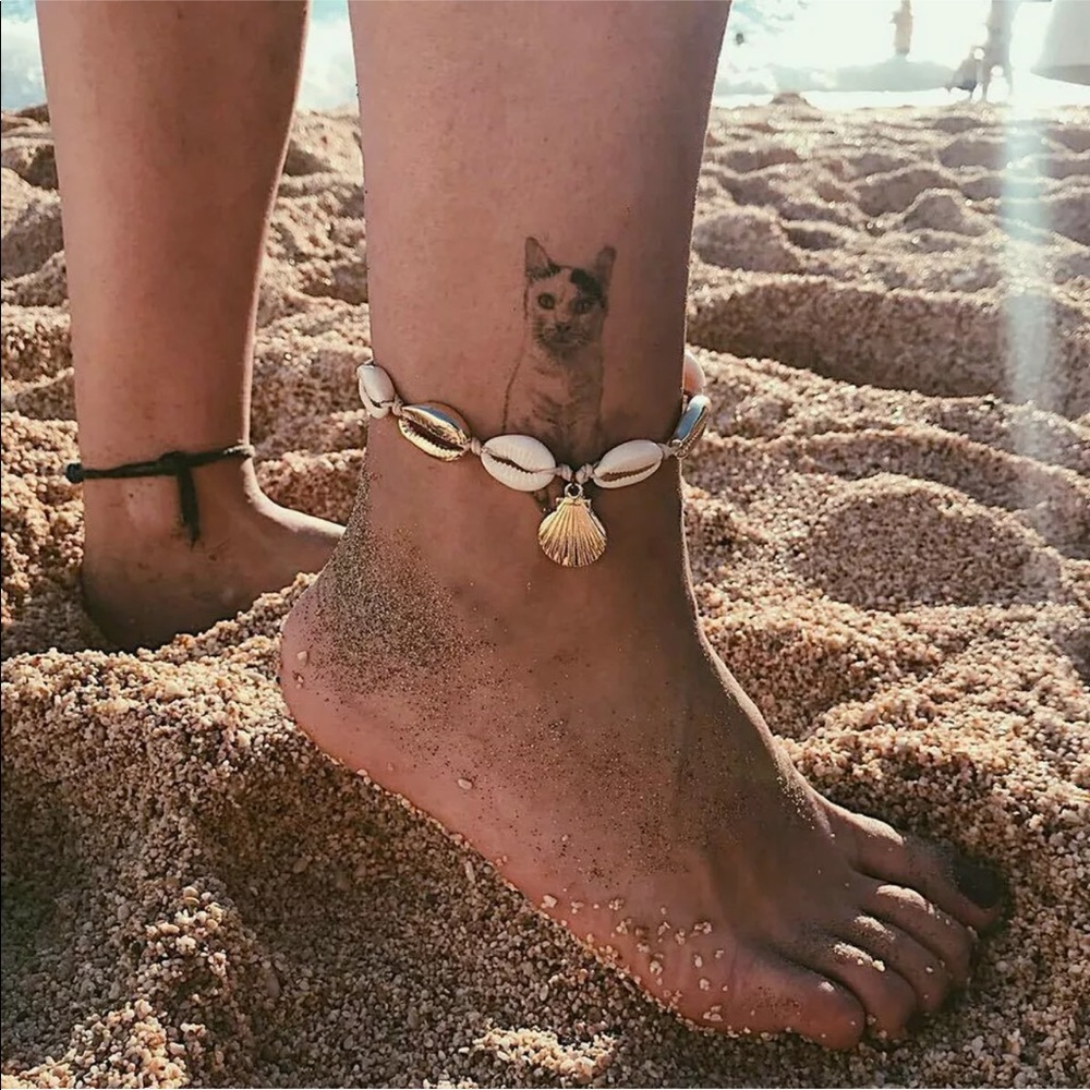Conch shell anklet
